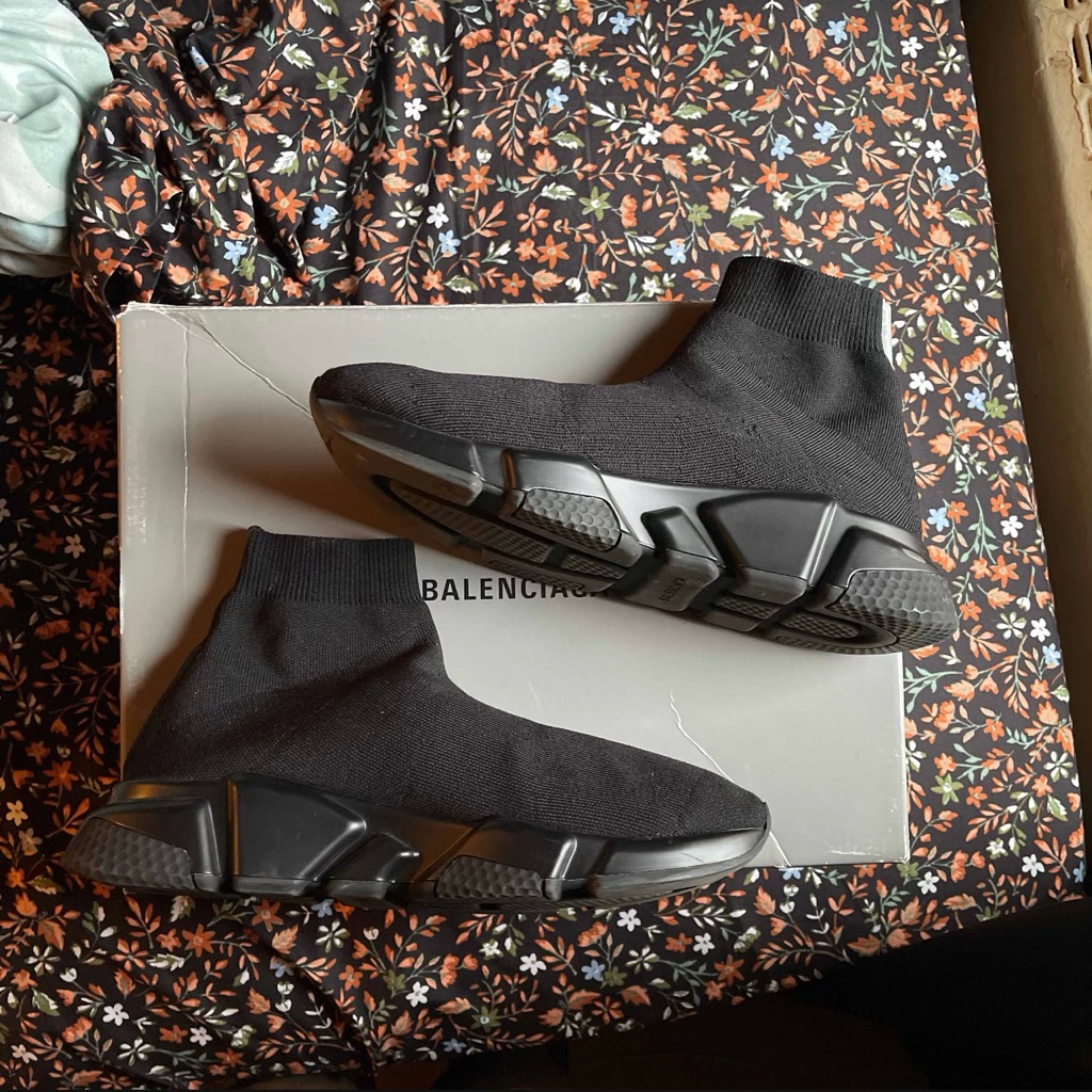 Like New Worn Maybe Like 3 Times Still Have Box And Dust Bags.